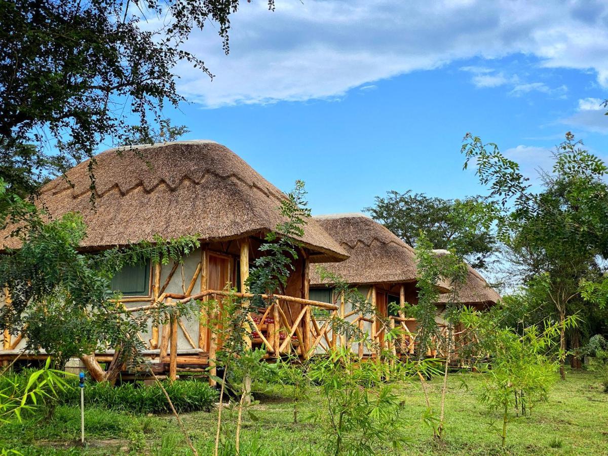 Murchison Falls Bamboo Village Paraa Esterno foto